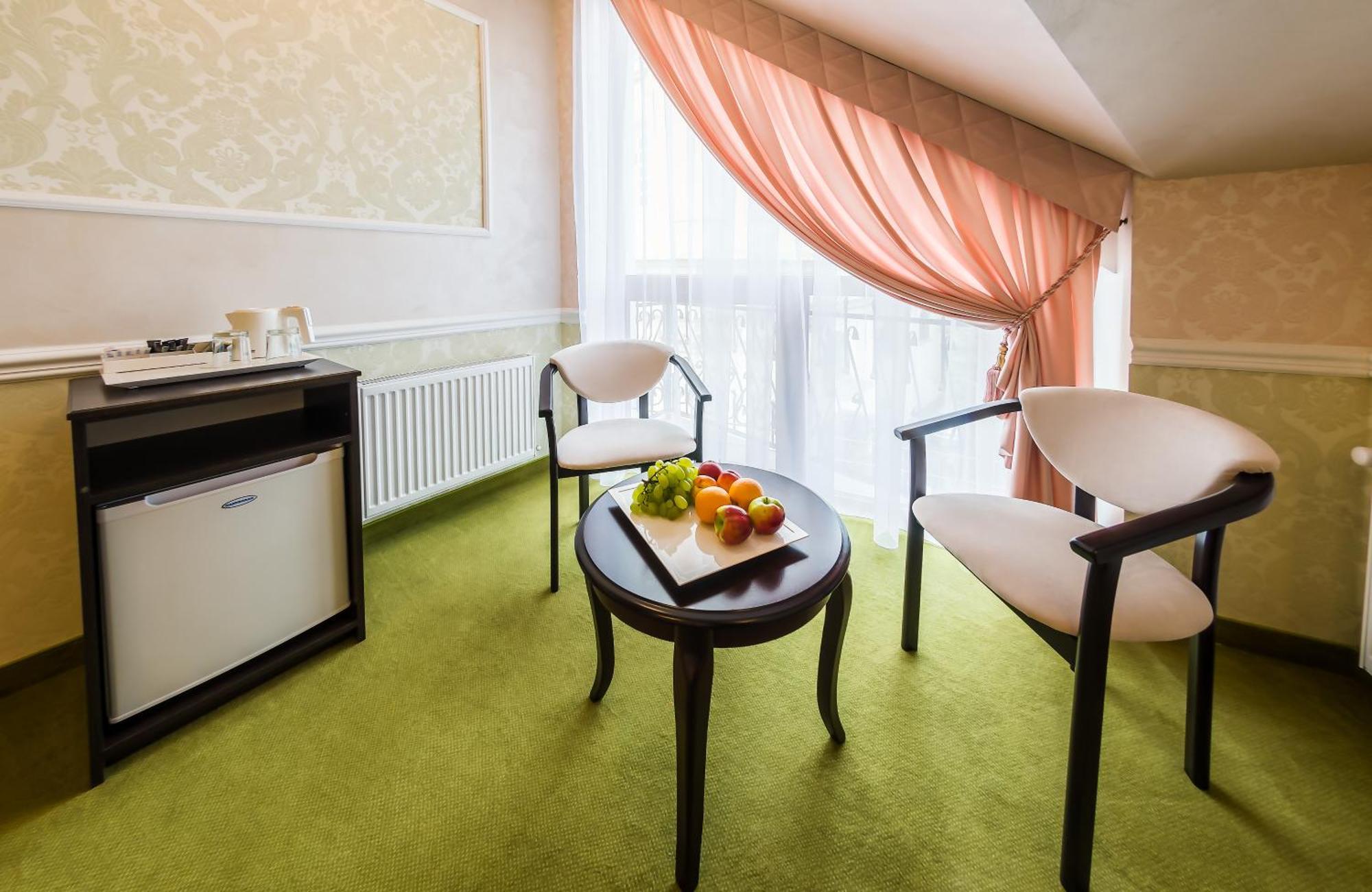 Franz Hotel&Restaurant อิวาโน-ฟรานกิฟสเก ภายนอก รูปภาพ