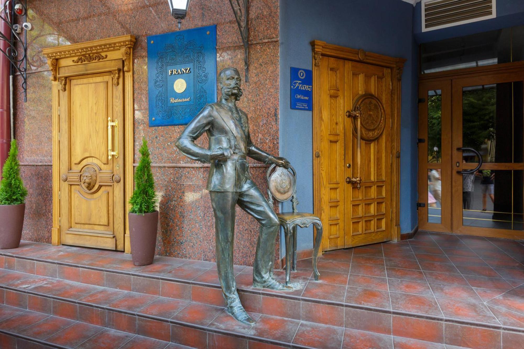 Franz Hotel&Restaurant อิวาโน-ฟรานกิฟสเก ภายนอก รูปภาพ